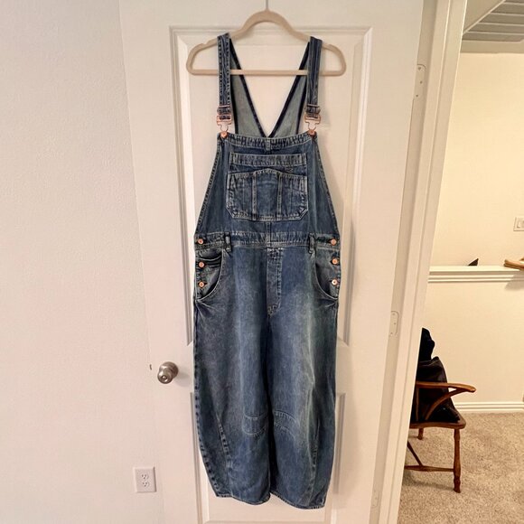 GAP Ultrasoft Denim Barrel Leg Overalls with Rose Gold Hardware - Picture 1 of 5